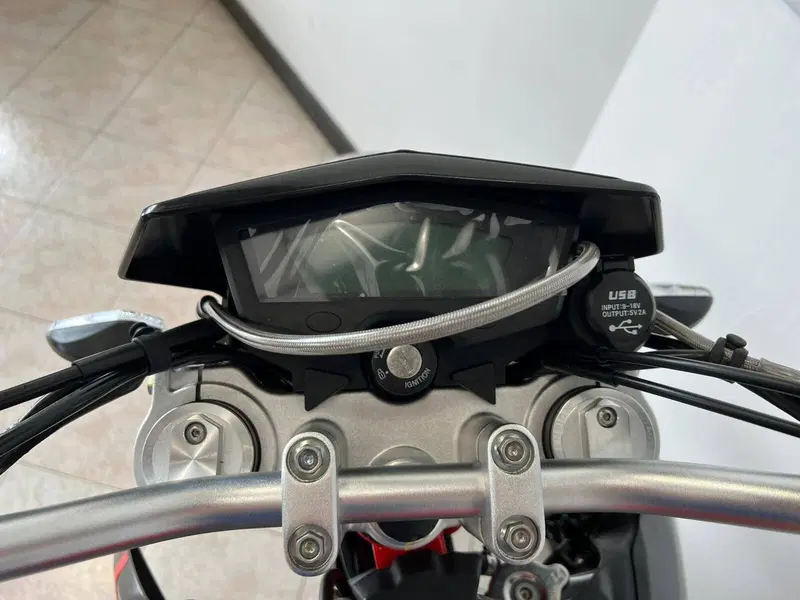 Swm SM 125 R (2025 - 26) (16)