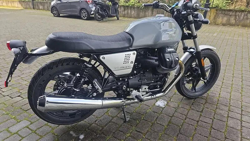 Moto Guzzi V7 III Milano (2018 - 20) (3)