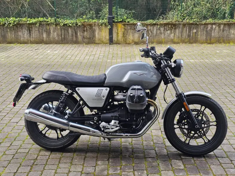 Moto Guzzi V7 III Milano (2018 - 20) (8)