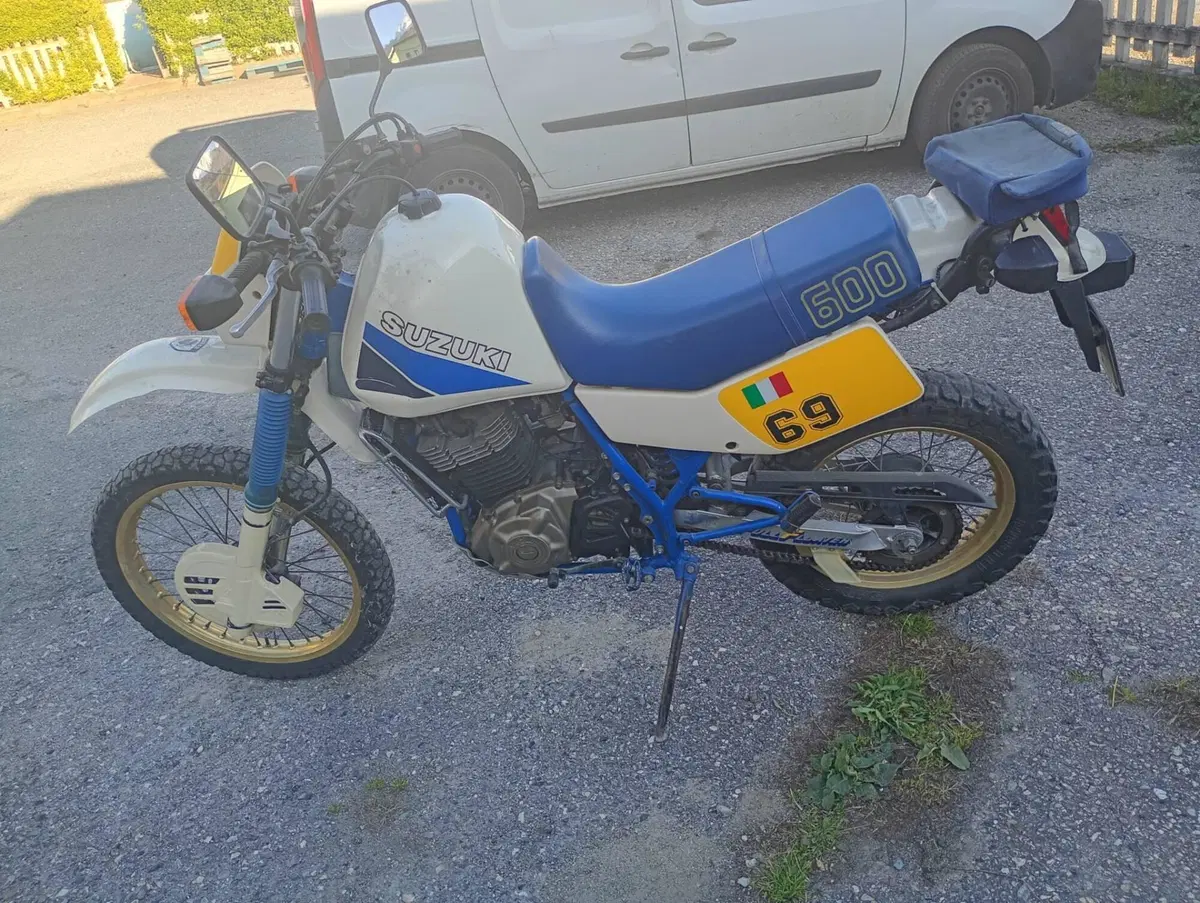Suzuki Dr 600 r (6)