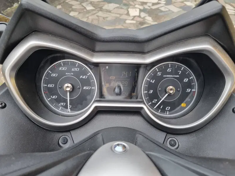 Yamaha X-Max 300 Iron Max (2019 - 20) (4)