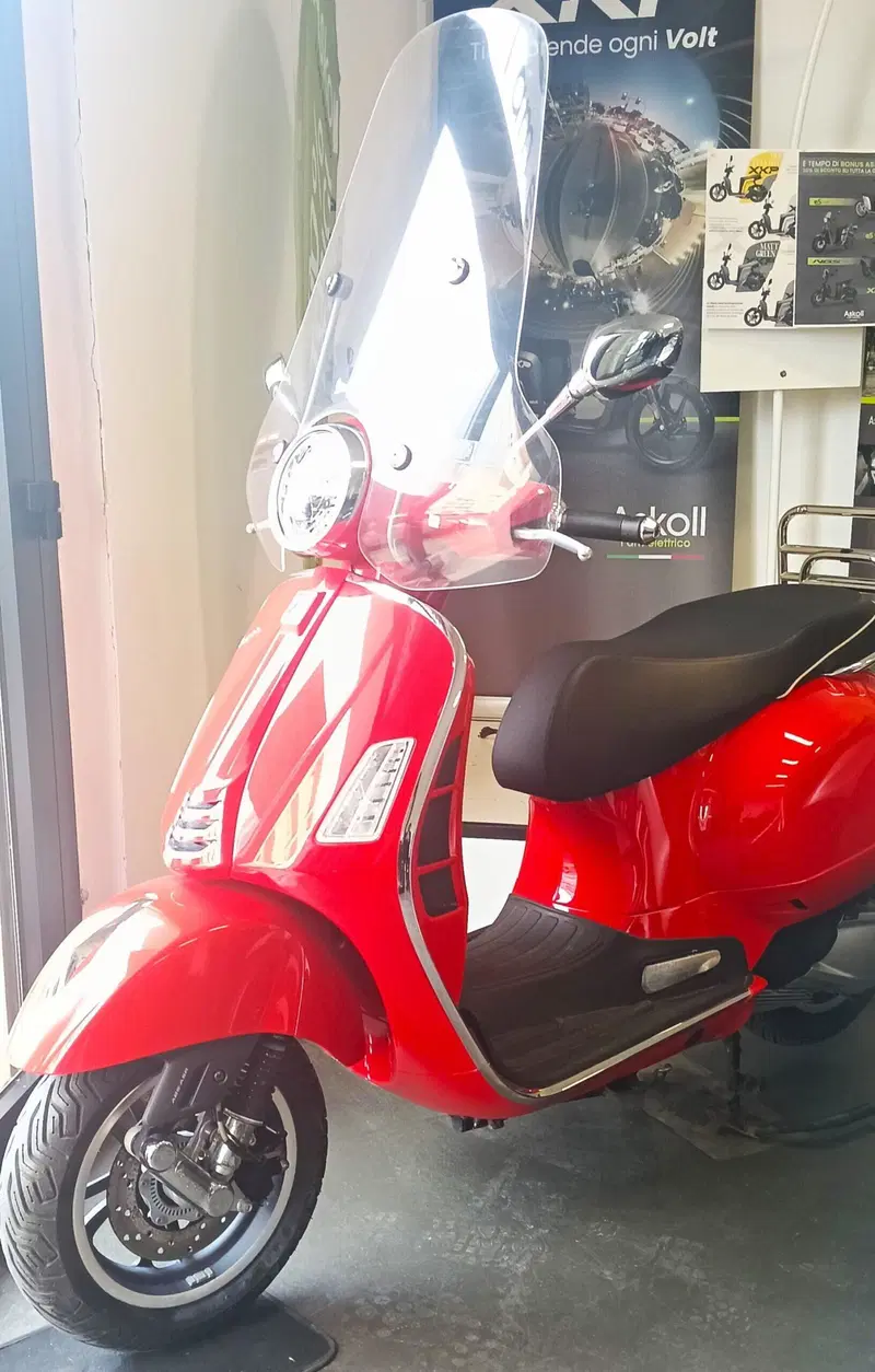 Vespa GTS 300 Super Hpe (2021 - 22) (2)