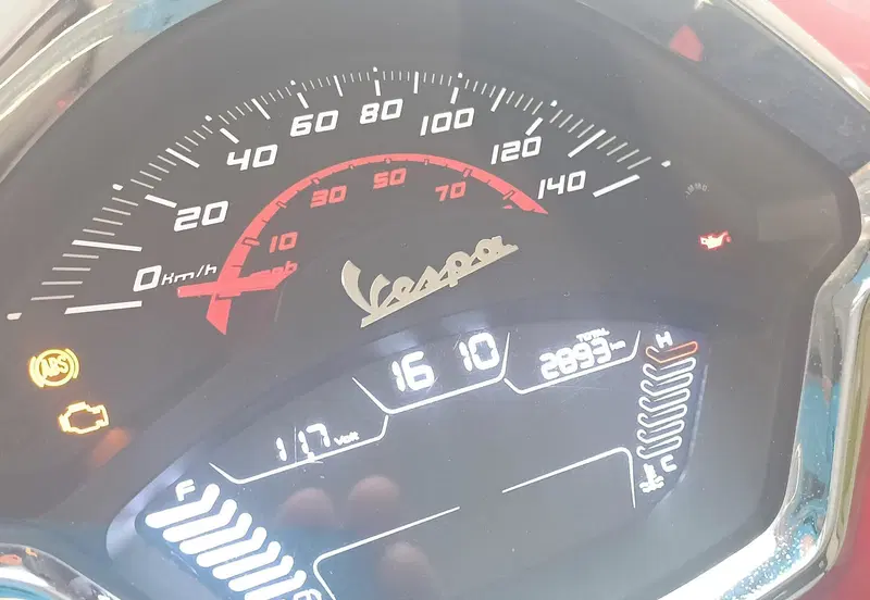 Vespa GTS 300 Super Hpe (2021 - 22) (3)