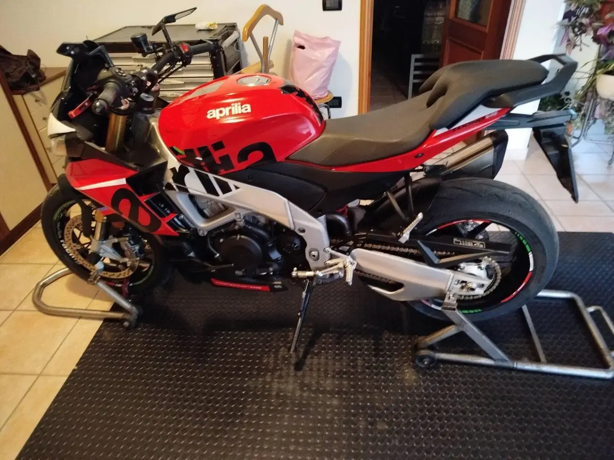 Aprilia Tuono V4 (2021 - 24) (4)