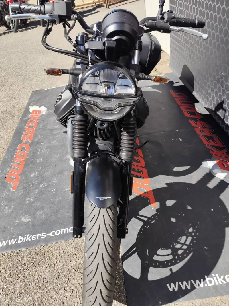 Moto Guzzi V7 Stone (2021 - 24) (5)