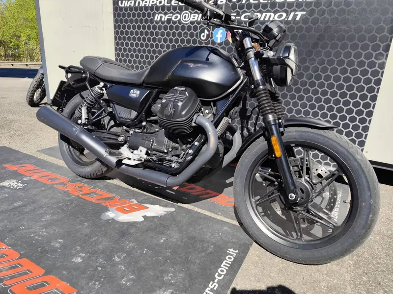 Moto Guzzi V7 Stone (2021 - 24) (3)