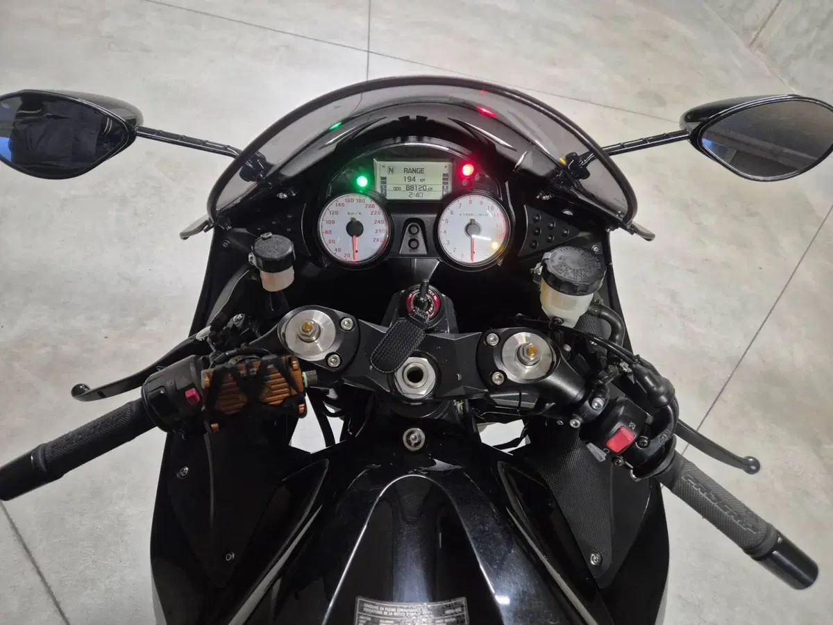 Kawasaki ZZR 1400 (2006 - 11) (6)