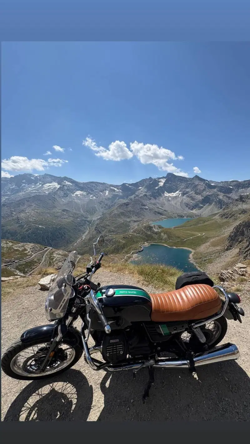 Moto Guzzi V7 III Special (2017 - 20) (2)