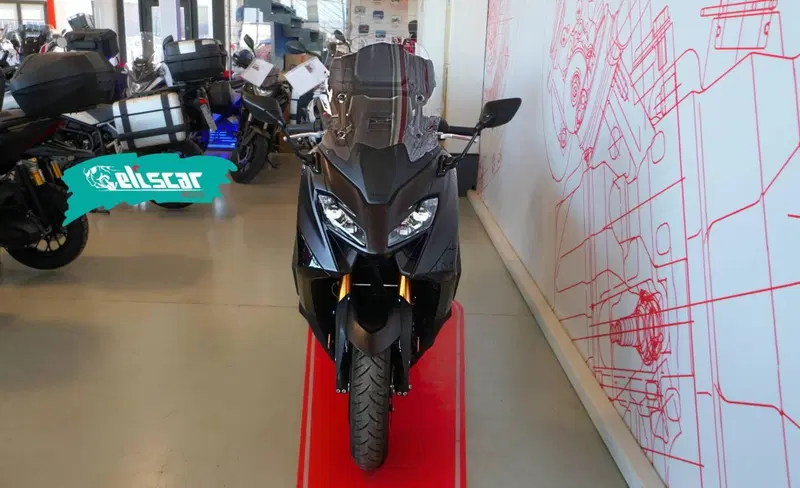 Yamaha T-Max 560 Tech Max (2025 - 26) (3)