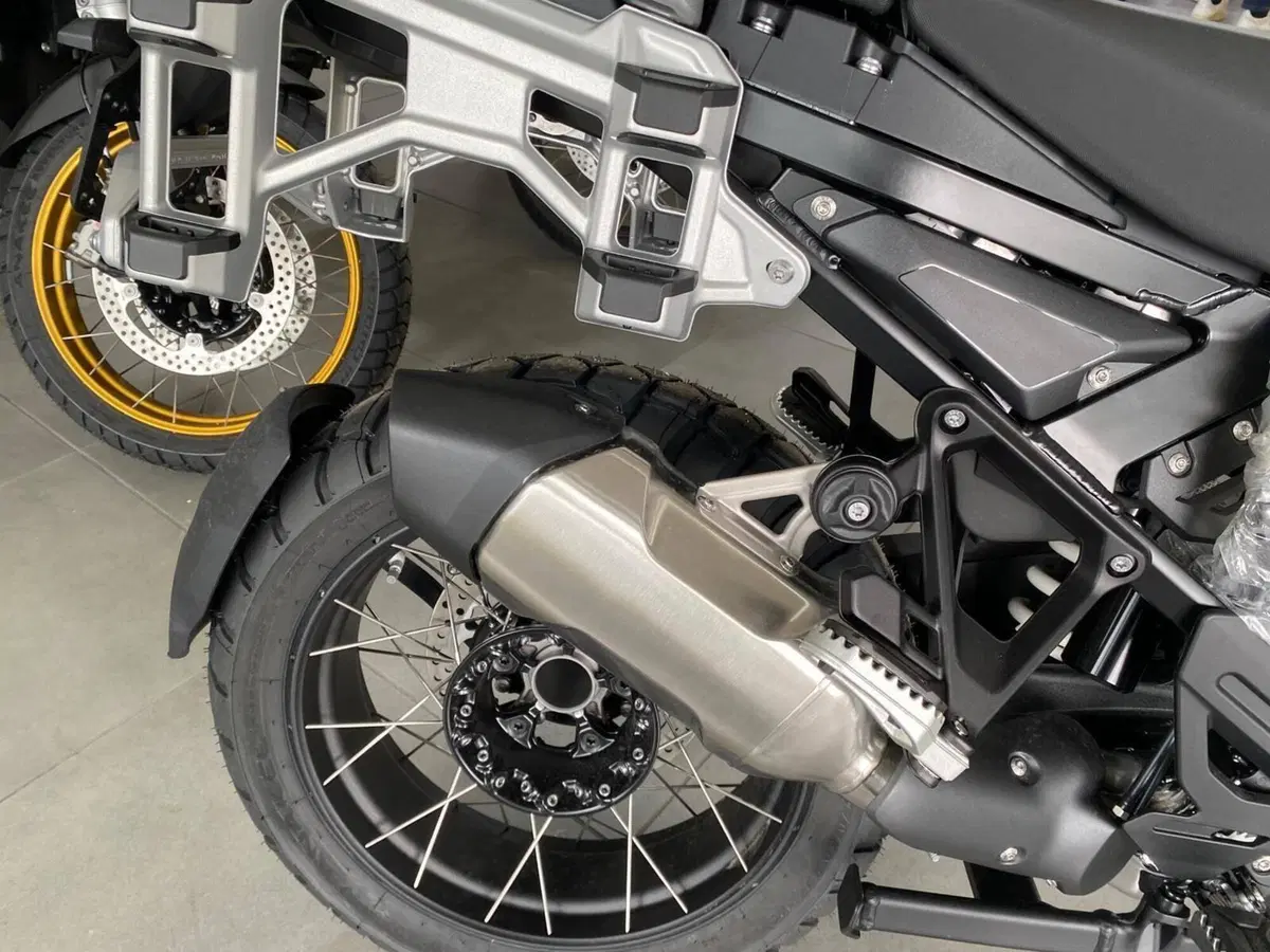Bmw R 1300 GS Adventure Trophy (2025 - 26) (6)