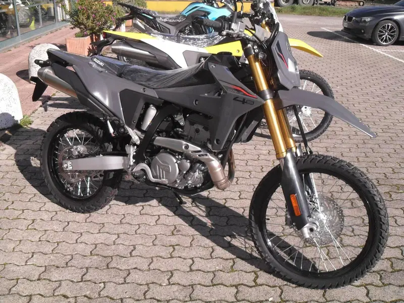Suzuki DR-Z4S (2025 - 26) (2)