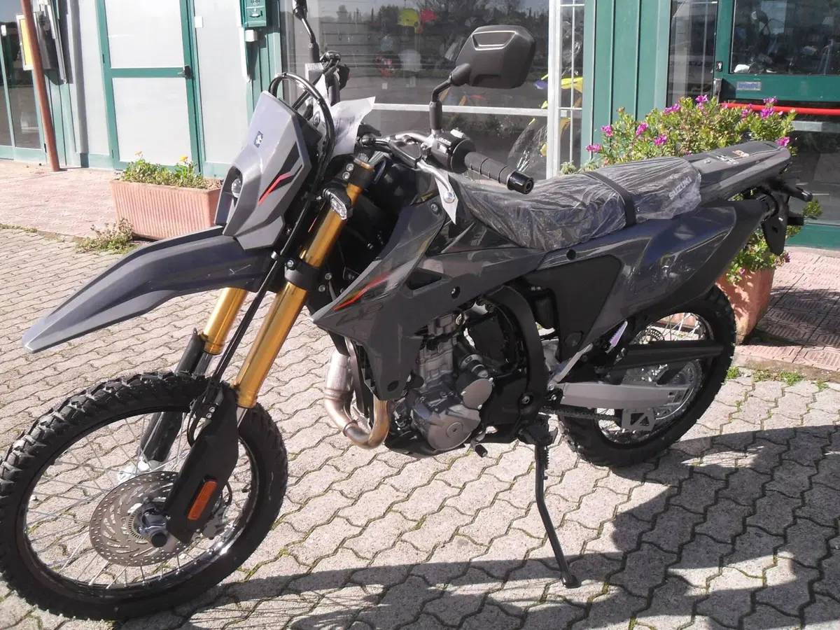 Suzuki DR-Z4S (2025 - 26) (5)