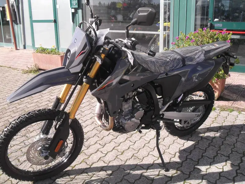 Suzuki DR-Z4S (2025 - 26) (5)