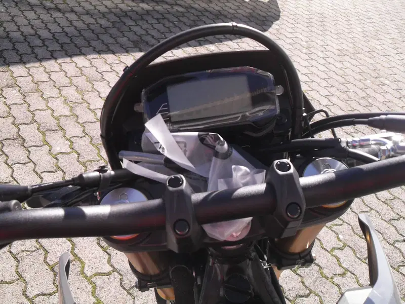 Suzuki DR-Z4S (2025 - 26) (8)