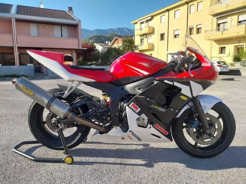 Yamaha YZF R6 (2003 - 04) (4)