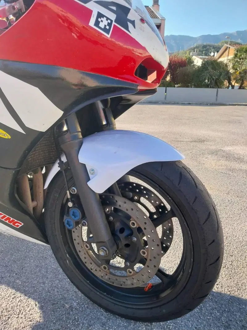 Yamaha YZF R6 (2003 - 04) (7)