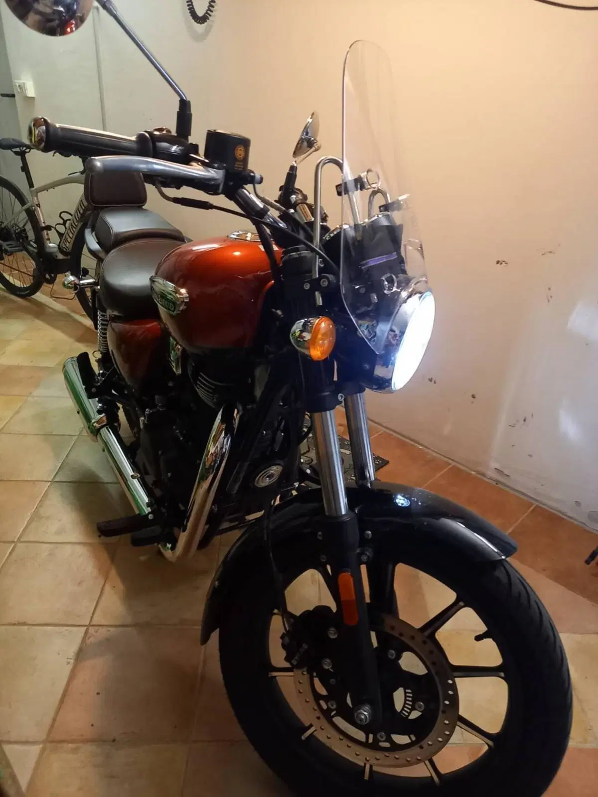 Royal Enfield Meteor 350 Aurora (2024 - 26) (6)