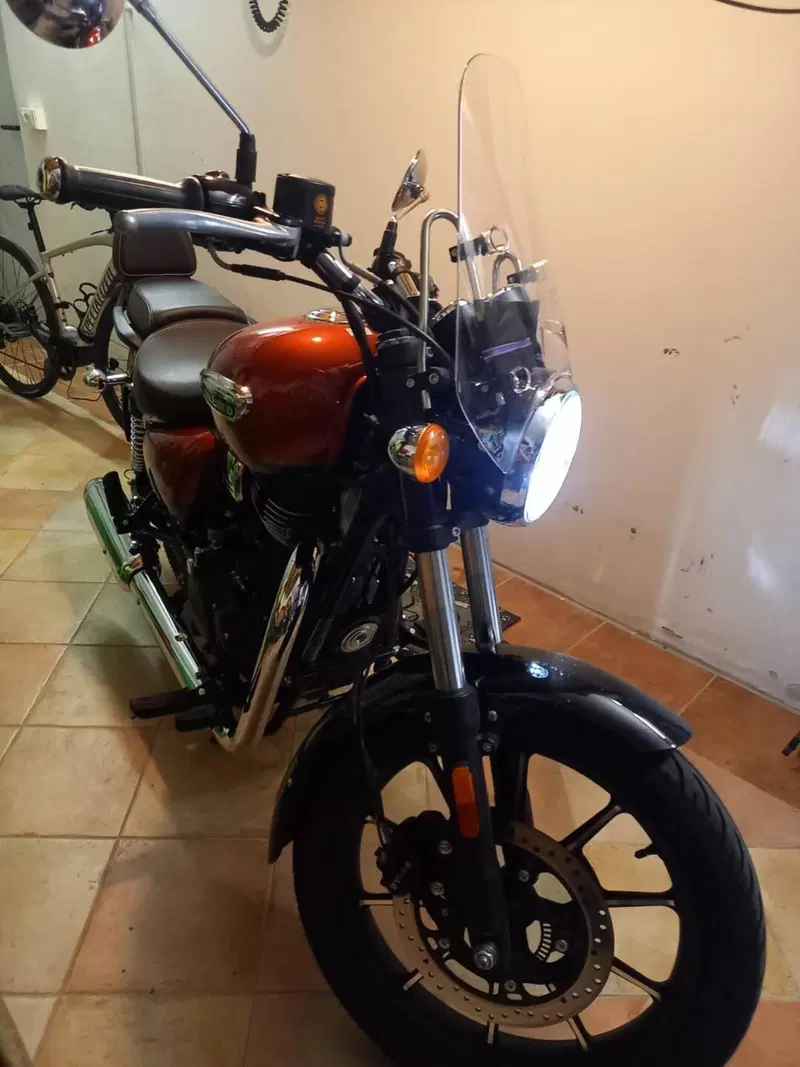 Royal Enfield Meteor 350 Aurora (2024 - 26) (6)