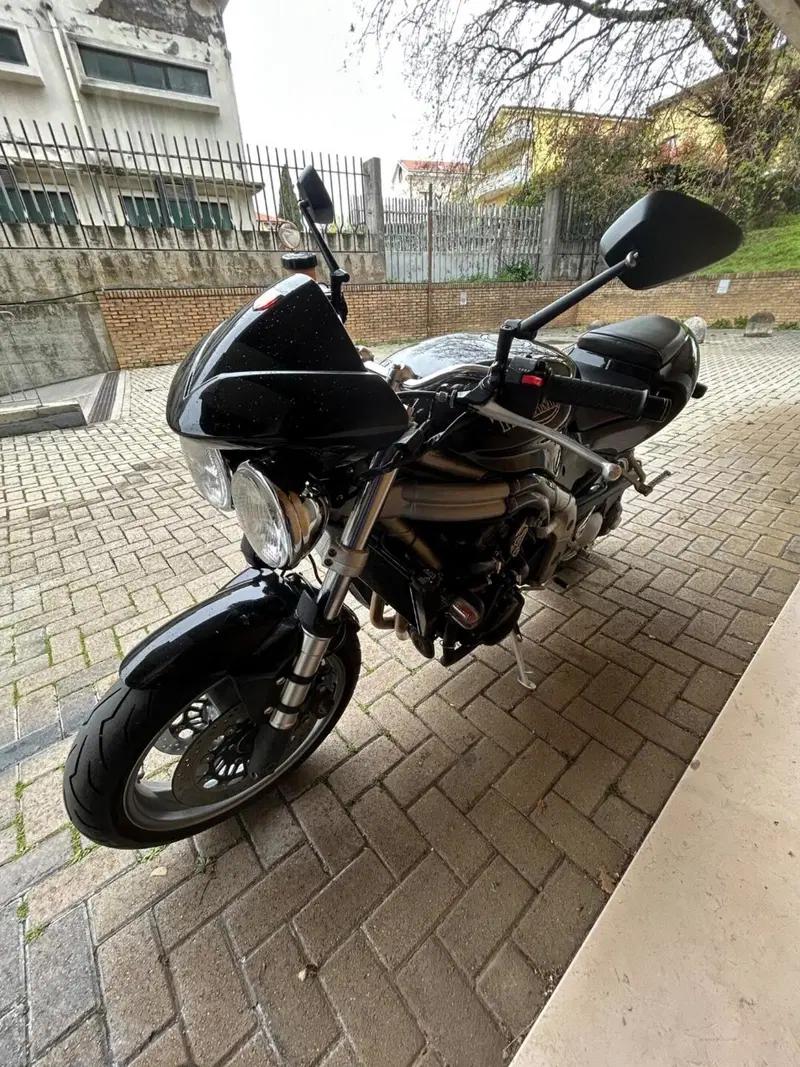 Triumph Speed triple 955i (3)