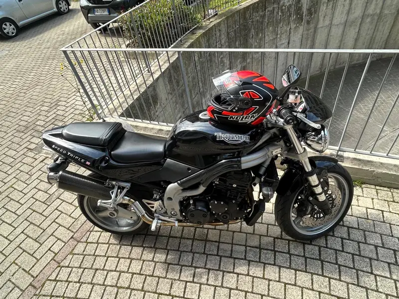 Triumph Speed triple 955i (6)