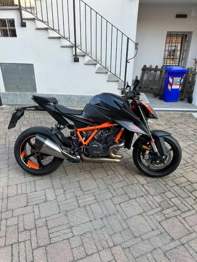 KTM 1290 Super Duke R (2021) usata