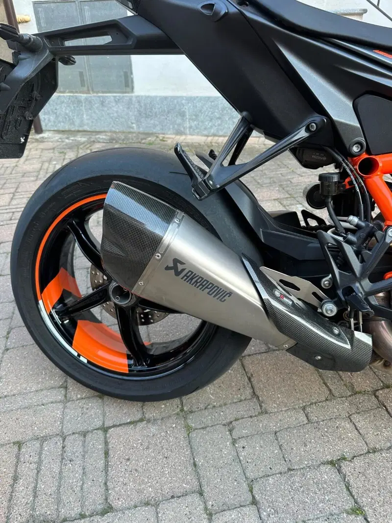 KTM 1290 Super Duke R (2021) (2)