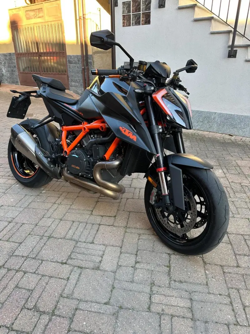 KTM 1290 Super Duke R (2021) (3)