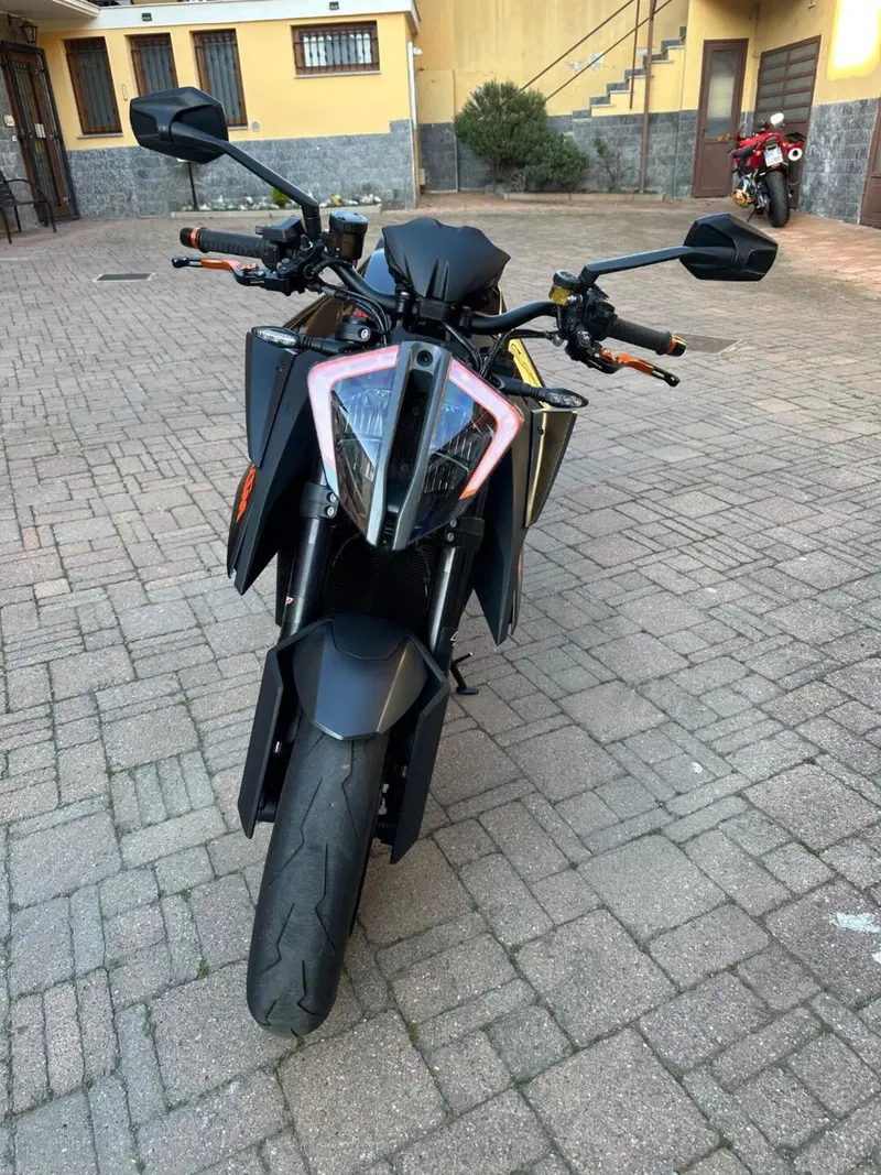 KTM 1290 Super Duke R (2021) (4)