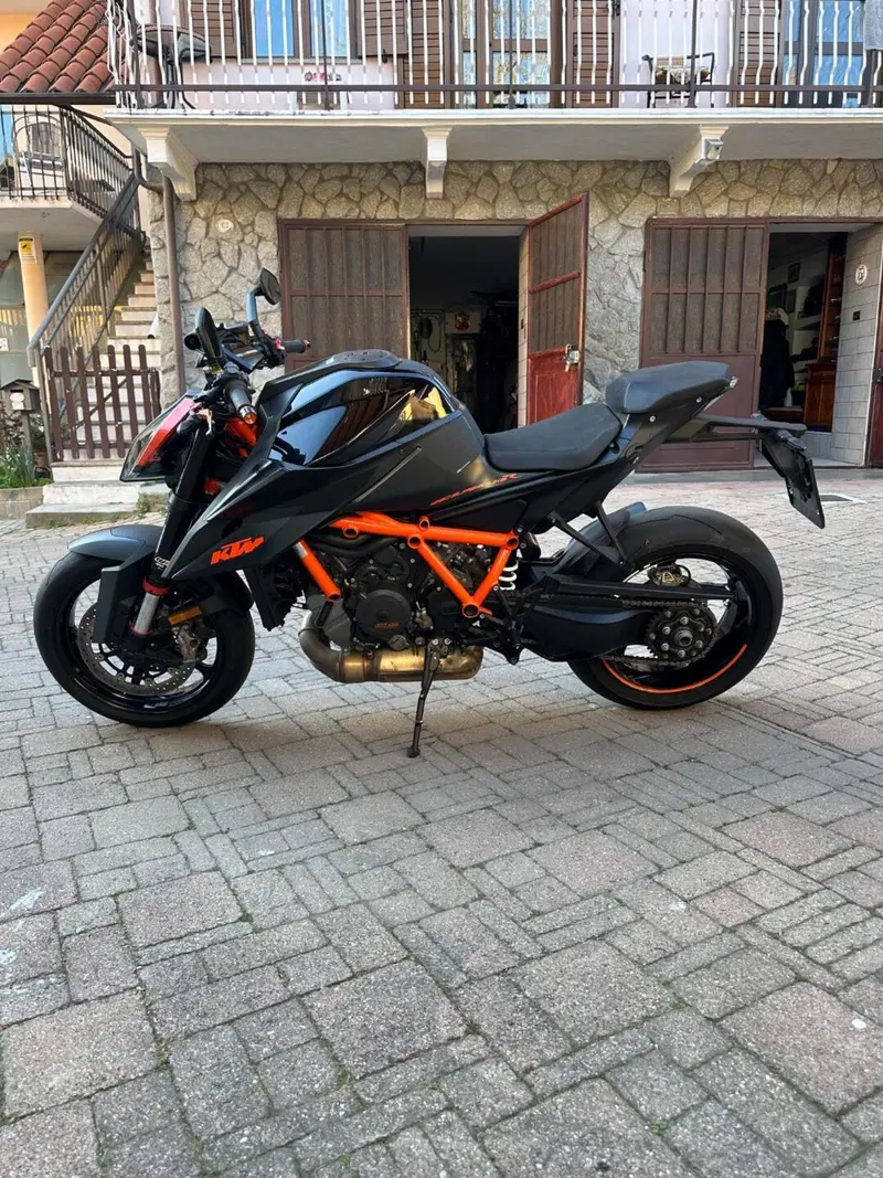 KTM 1290 Super Duke R (2021) (5)