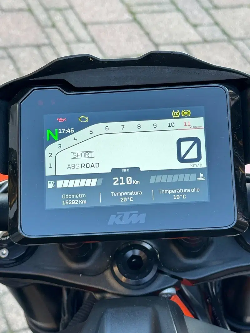 KTM 1290 Super Duke R (2021) (8)