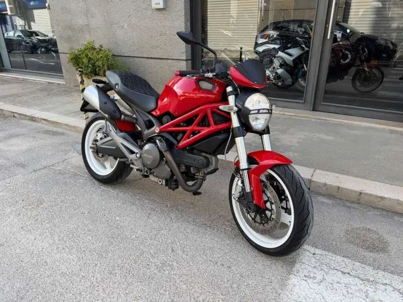 Ducati Monster 696 (2008 - 13) (2)