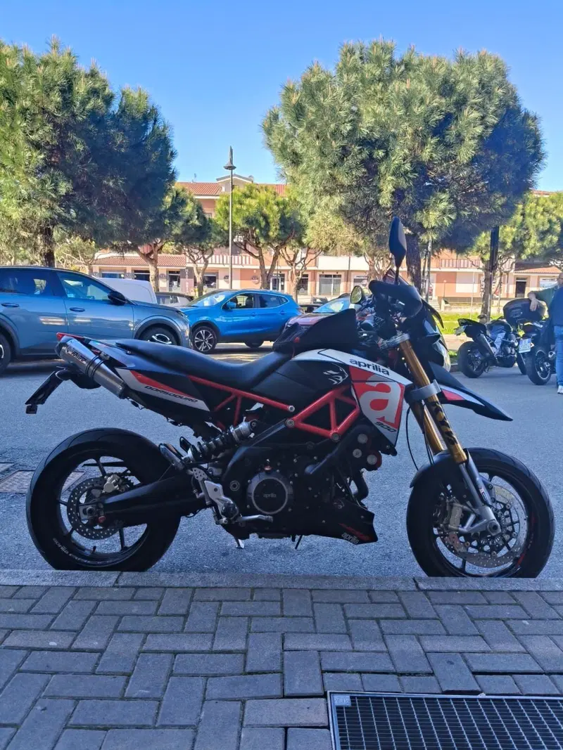 Aprilia Dorsoduro 900 (2017 - 20) (2)