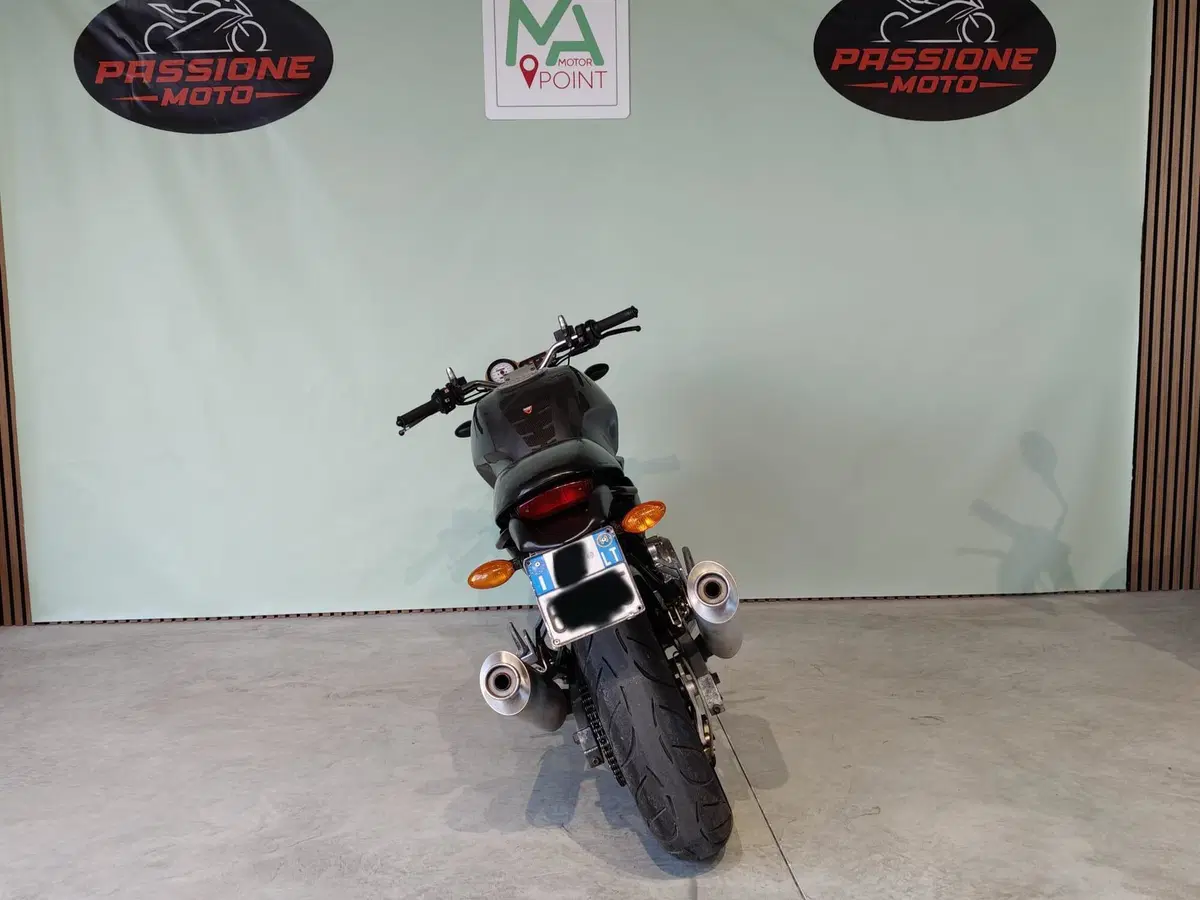 Ducati Monster 750 Dark (1999 - 02) (3)