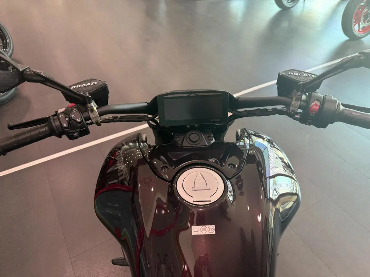 Ducati Diavel V4 (2023 - 26) (9)