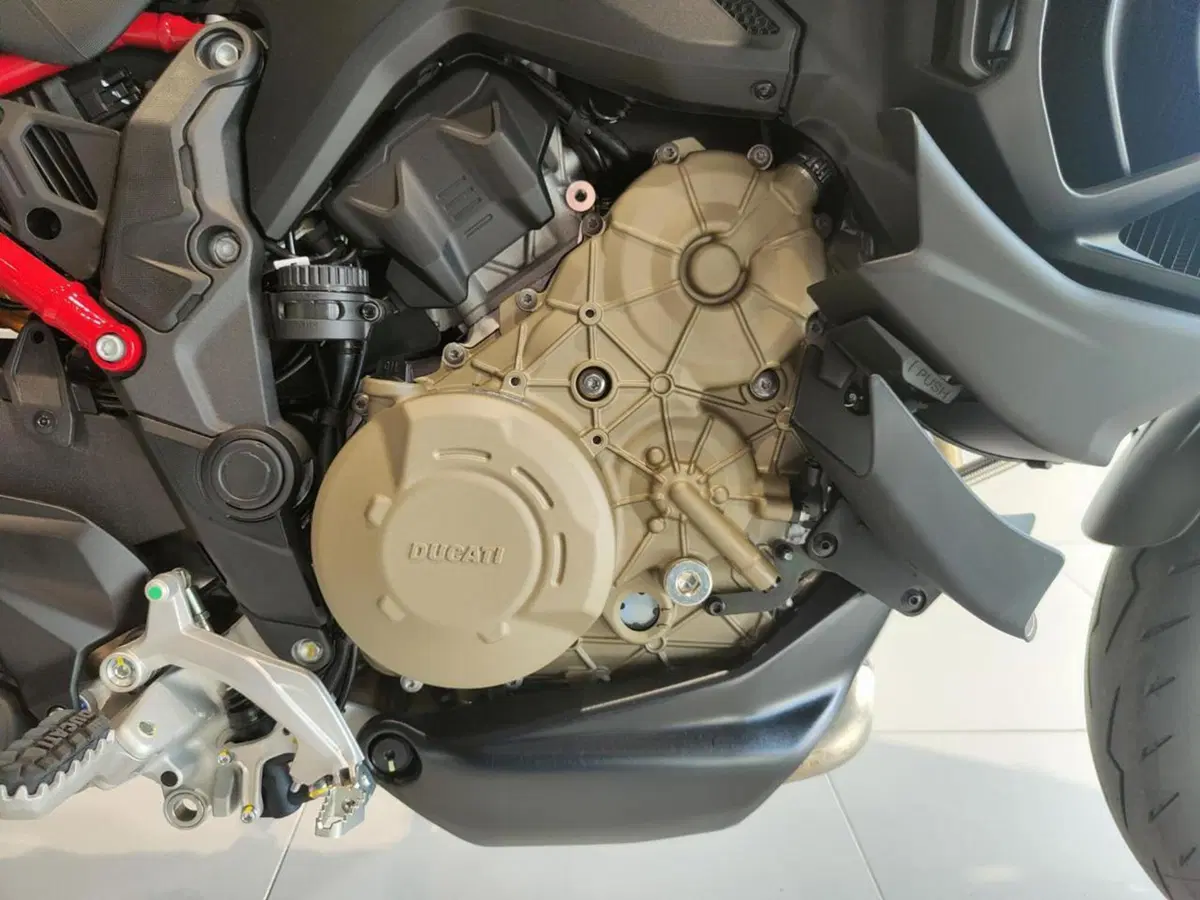 Ducati Multistrada V4 Pikes Peak (2025 - 26) (16)