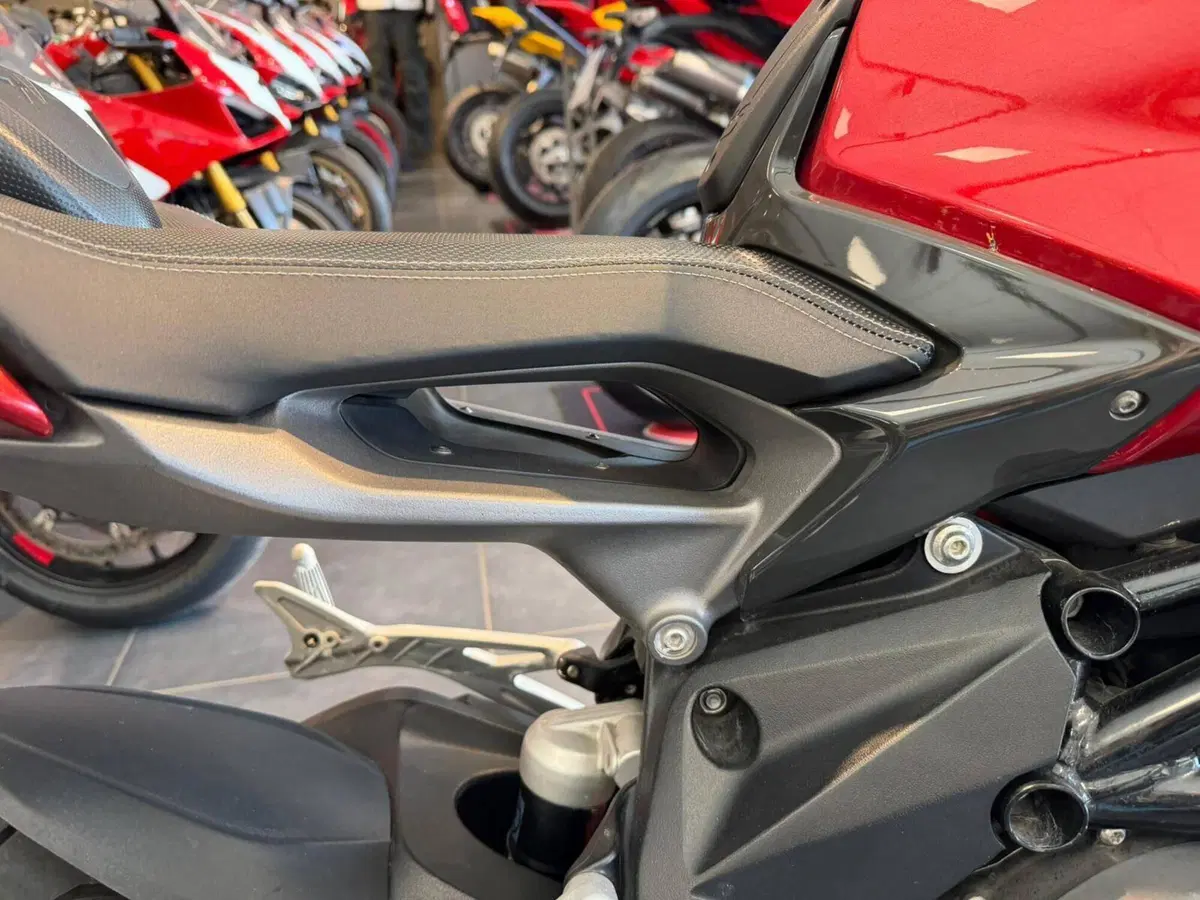 MV Agusta Brutale 800 EAS ABS (2016 - 19) (10)