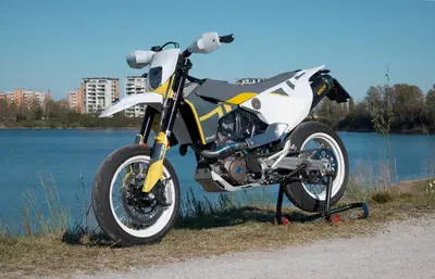 Husqvarna 701 Supermoto (2022) usata