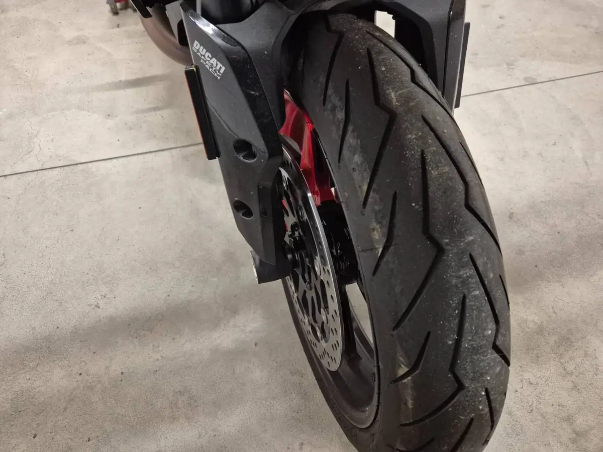 Ducati Hypermotard 950 RVE (2022 - 25) (7)