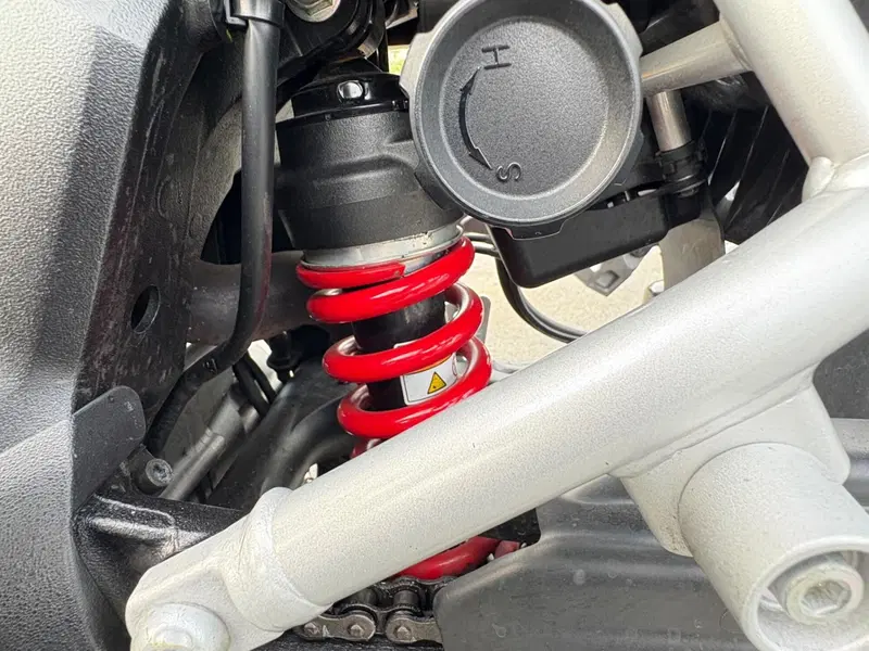 Suzuki V-Strom 1000 ABS No compromise LE (2015 - 17) (5)