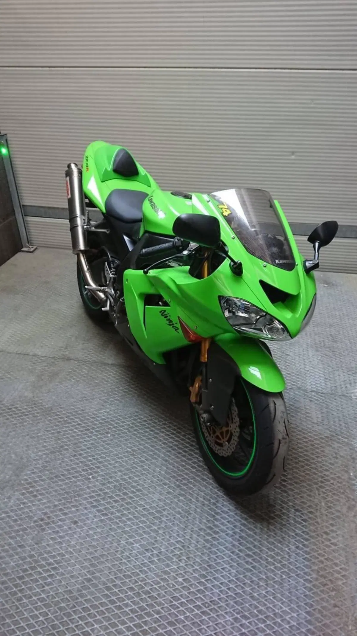 Kawasaki Ninja 1000 ZX-10R (2004 - 05)