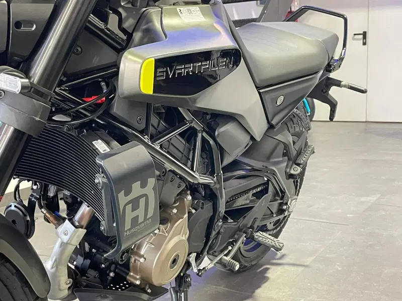 Husqvarna Svartpilen 125 (2024 - 26) (9)