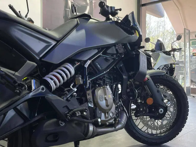 Husqvarna Svartpilen 125 (2024 - 26) (8)