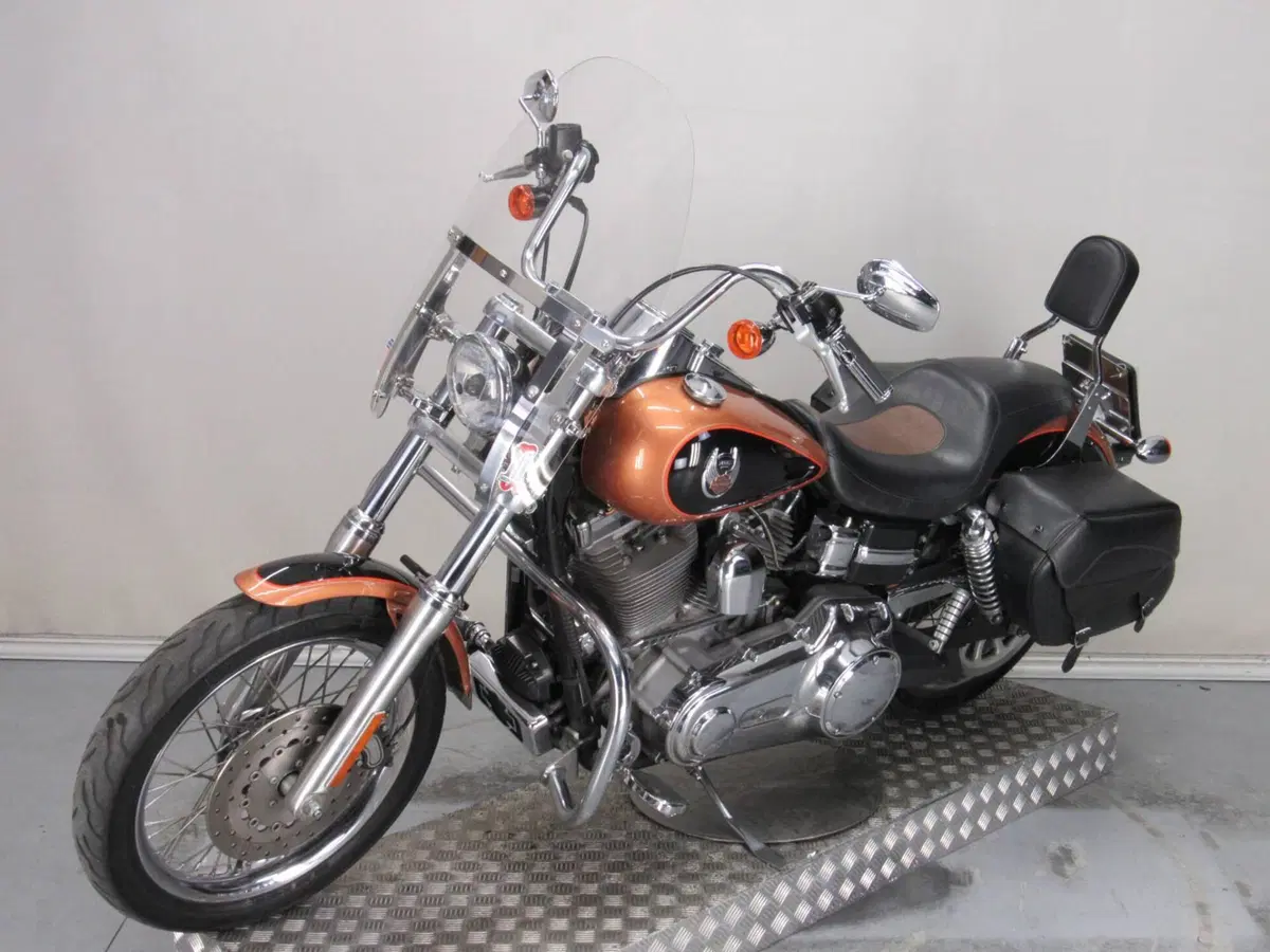 Harley-Davidson 1584 Super Glide Custom (2008 - 13) - FXDC (4)