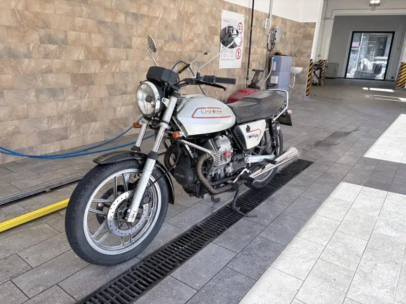 Moto Guzzi V35 II (4)
