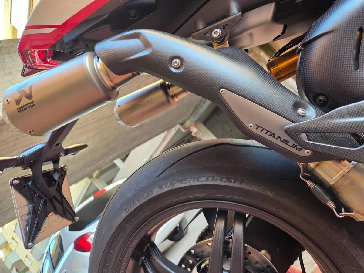 Ducati Panigale V4 SP2 30° Anniversario 916 (2024) (14)