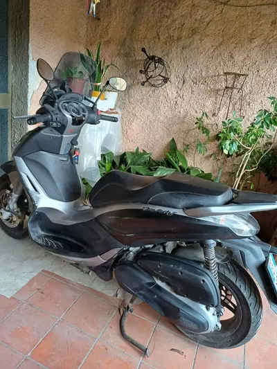 Piaggio Beverly 350 SportTouring ie ABS (2011 - 17) usata