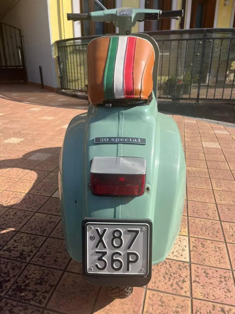 Piaggio Vespa 50 Special V5B (3)