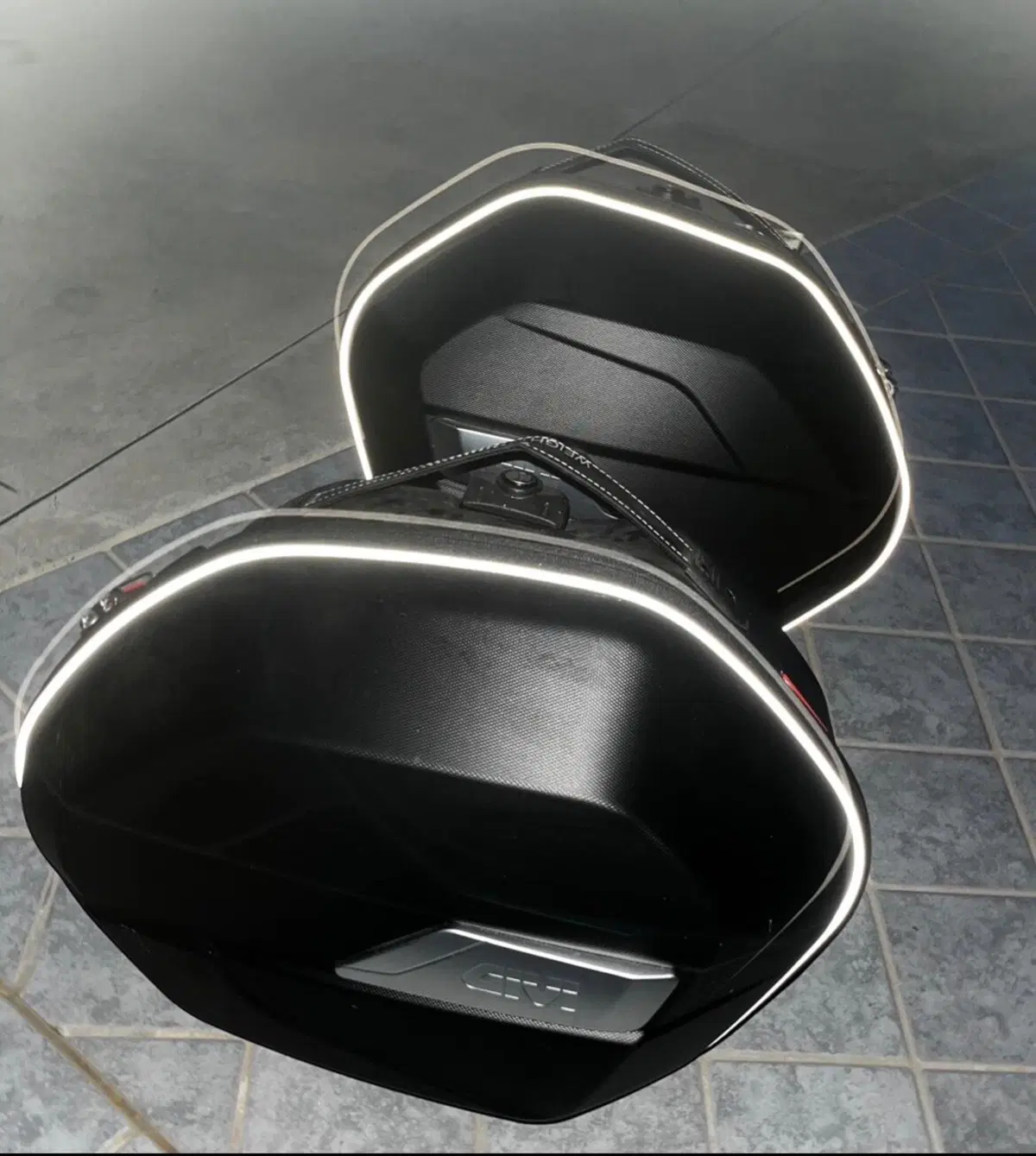 Valigie Laterali GIVI WL900 Weightless 25L (2)