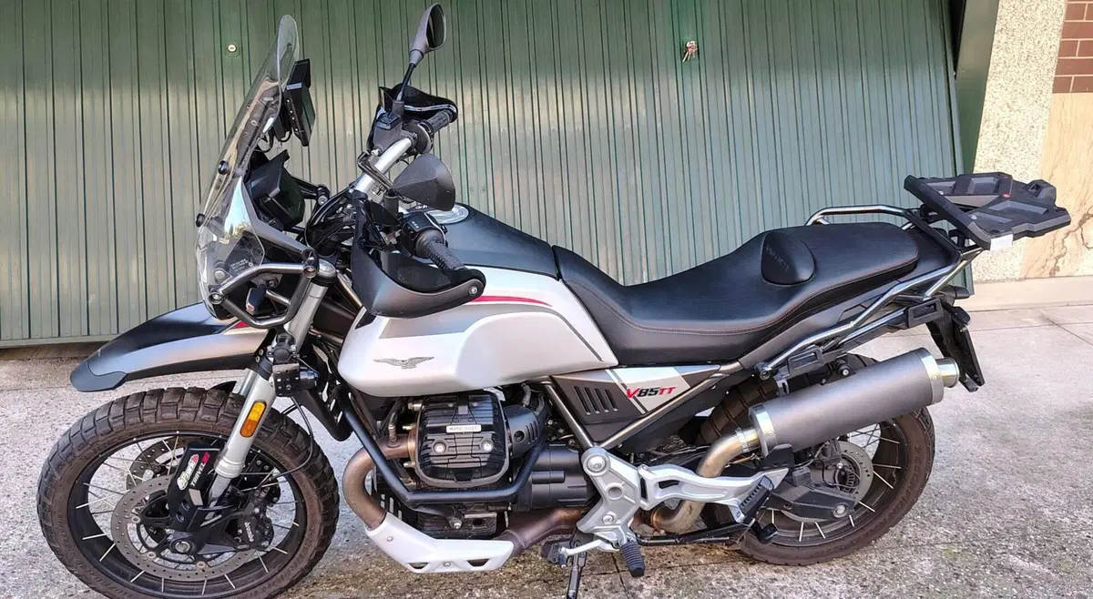 Moto Guzzi V85 TT Travel (2021 - 23) (3)