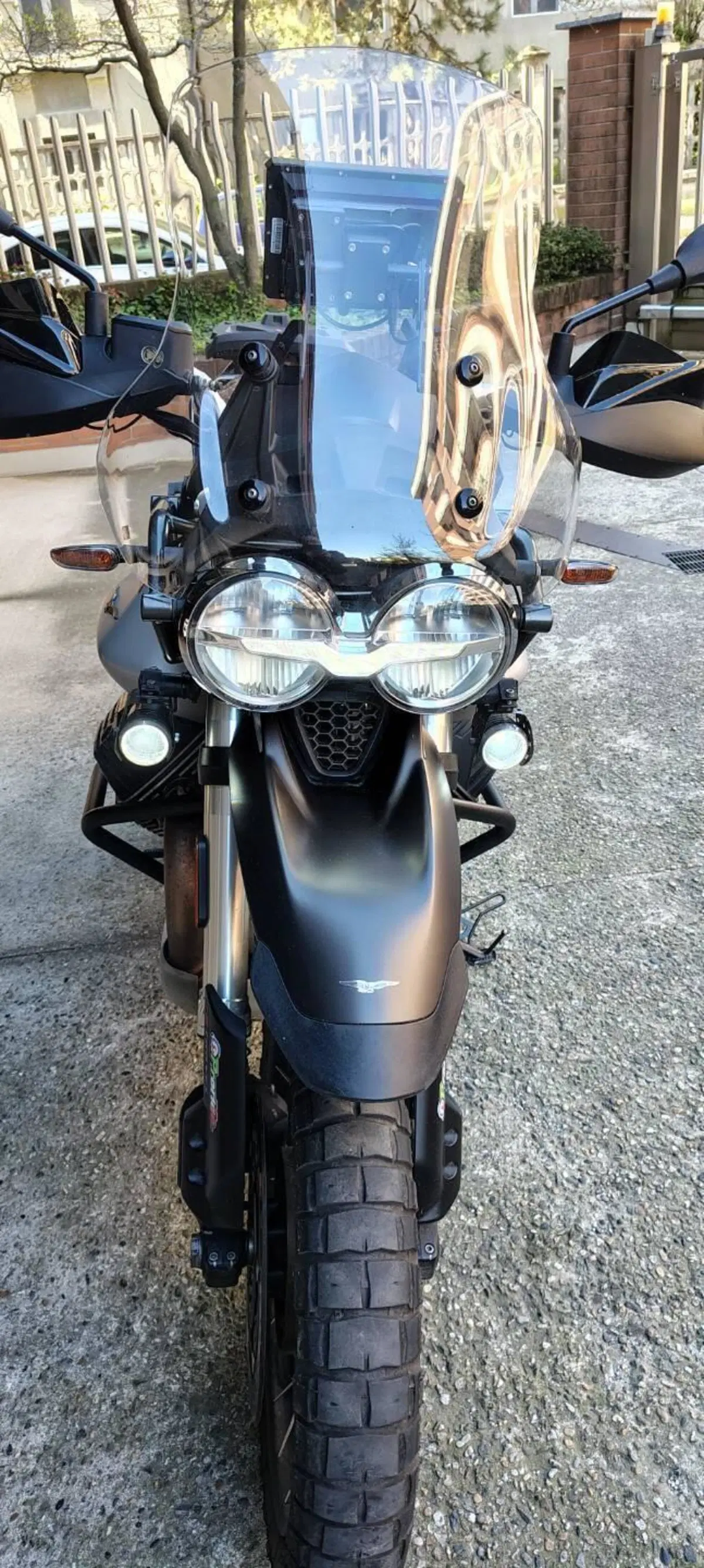 Moto Guzzi V85 TT Travel (2021 - 23) (2)